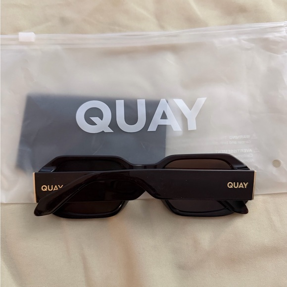 Quay Brown Sunglasses - Picture 3 of 4